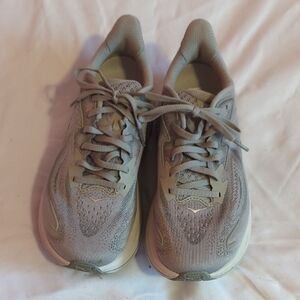 Hoka Women's Light Gray Athletic Shoes 7.5 D (Wide)